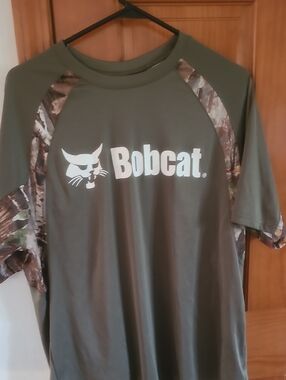 Bobcat Men's Olive Green Camo Logo Tee Large